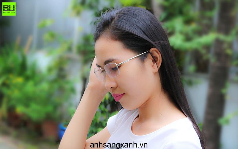 Cận 0.5 độ có nên đeo kính? Không đeo kính có tăng độ cận không? 3